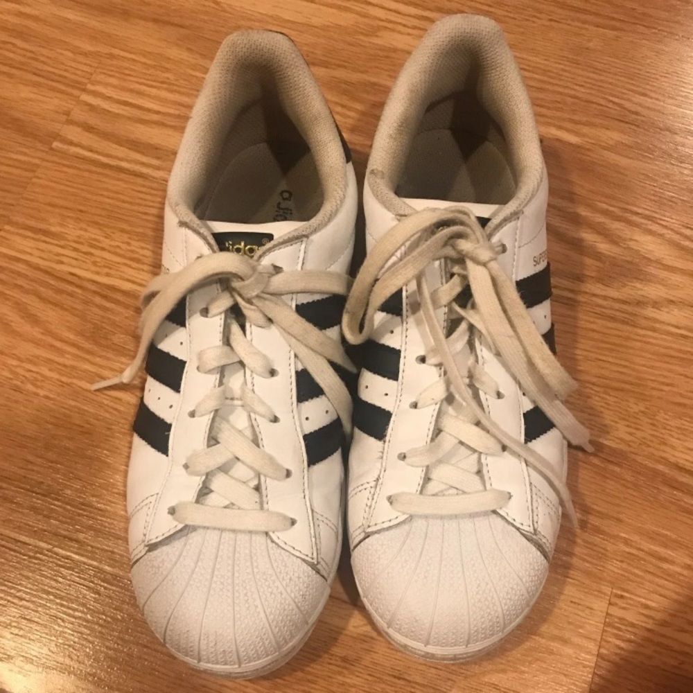 Women’s adidas superstars size 7